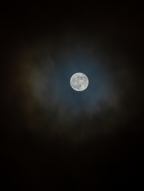 astrofotografía blanco redondo luna llena plata cielo