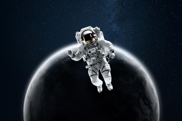 Astronauta em um traje espacial branco no espaço no fundo da lua explorando o espaço e outros planetas colonizando o sistema solar copie o espaço ilustração 3d renderizador 3d