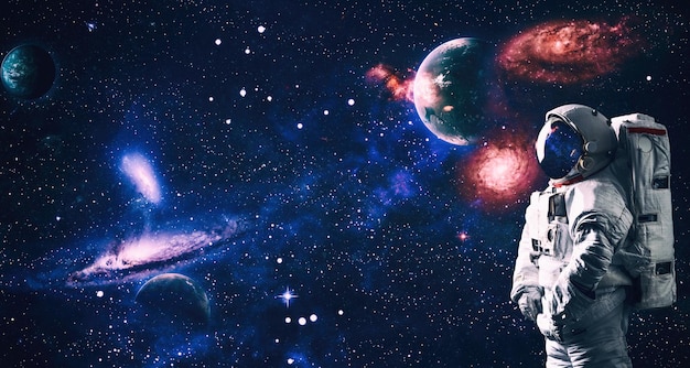 Astronauta en el espacio exterior Fondo de pantalla de ciencia ficción de arte cósmico Belleza del espacio profundo Elementos de esta imagen proporcionados por la NASA