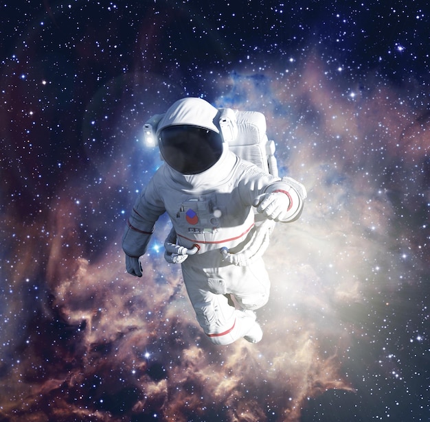 Astronauta explorando o espaço exterior realizando caminhada espacial