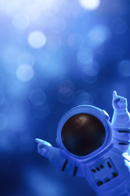 Foto astronauta en traje espacial en el espacio ultraterrestre concepto de fondo espacial del futuro