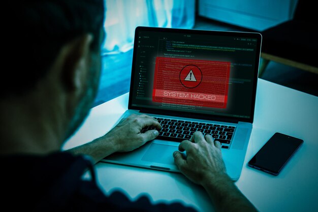 Foto ataque de hackers intrusão cibersegurança proteção de informações conceito de violação de dados computador hackeado