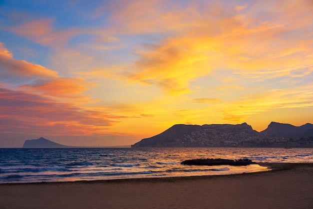 Atardecer de calpe en el mediterraneo en cantal roig.