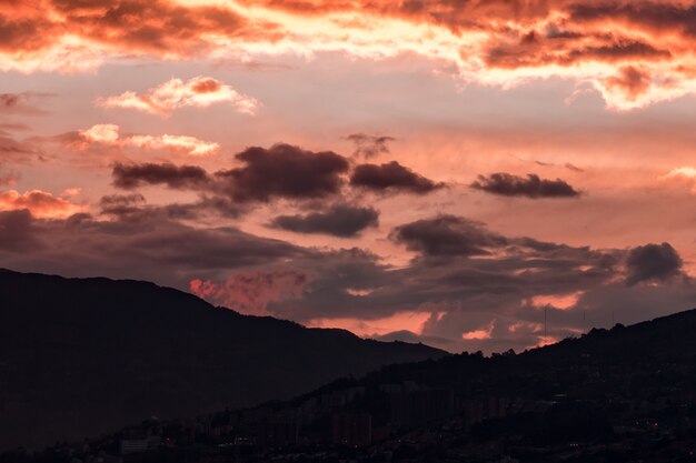 Foto atardecer en la ciudad