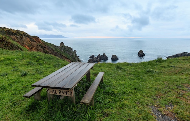 Atardecer en la Costa de Loiba, zona paisajística y de descanso (Asturias, España).