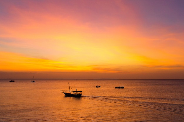 Atardecer en el mar en Zanzíbar