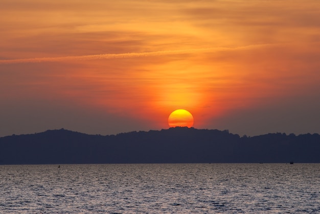 Atardecer en el mar