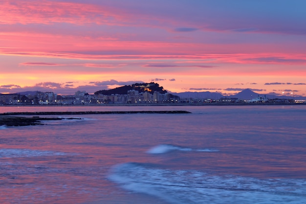 Atardecer mediterráneo en el mar denia