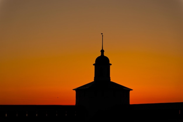 Atardecer en el monasterio ruso de Pereslavl Zalessky. mayo de 2009