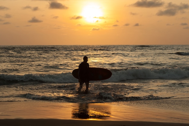 Atardecer naranja en Bali