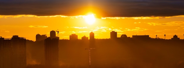 Foto atardecer panorámico en la ciudad