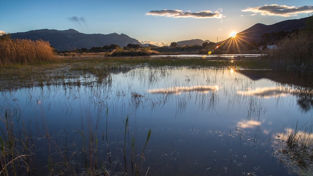 Atardecer en el pantano de Gaianes, Gaianes, Alicante, España