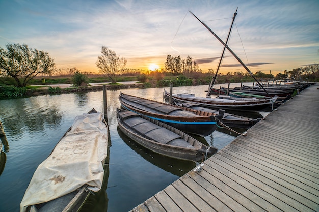 Atardecer en el puerto de Catarroja en la Albufera de Valencia.