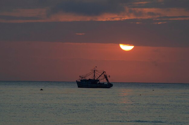 Atardecer Puerto López, Manabi