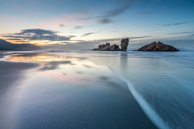 Atardecer de verano en la costa asturiana