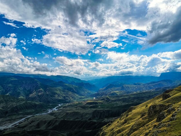 Atemberaubende Aussicht auf die Berge in Dagestan, Kaukasus, Russland 2021