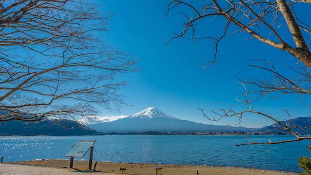 Atemberaubender Blick auf den Fuji-See