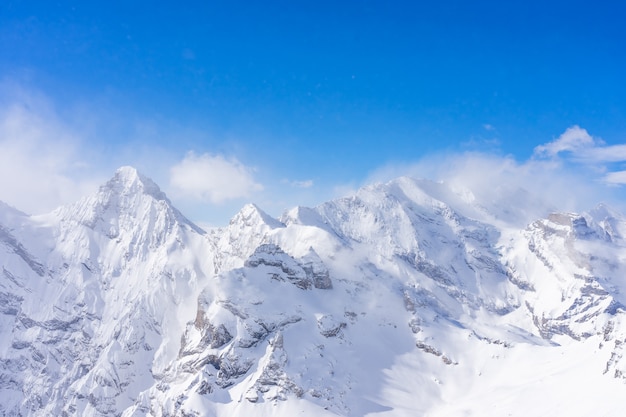 Atemberaubender Panoramablick auf die Schweizer Alpen vom Gipfel des Schilthorns in der Jungfrauregion des Landes