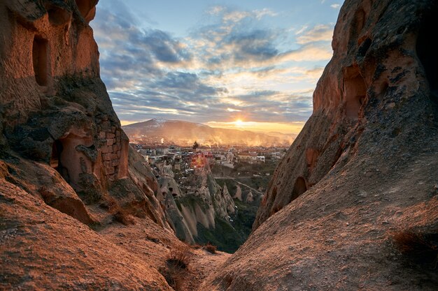 Atemberaubender Sonnenuntergang in Kappadokien, Türkei.