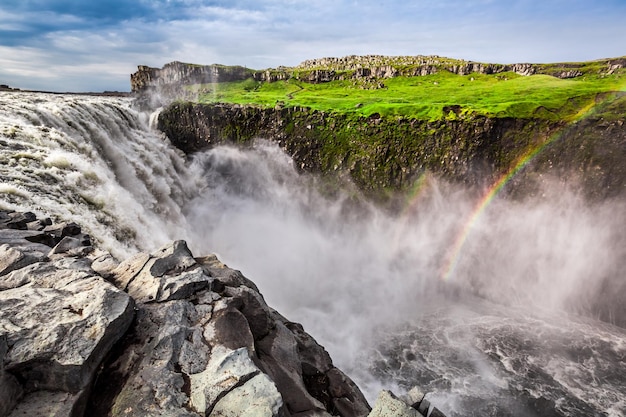 Atemberaubender Wasserfall Dettifoss in Island im Sommer