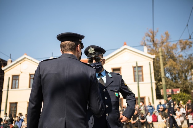 Atenas Attica Grécia 24 de março de 2022 espectadores do desfile do Dia da Independência da Grécia