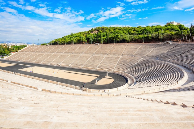 ATENAS, GRÉCIA - 20 DE OUTUBRO DE 2016: O Estádio Panatenaico, também conhecido como Kallimarmaro, é um estádio multiuso em Atenas, Grécia