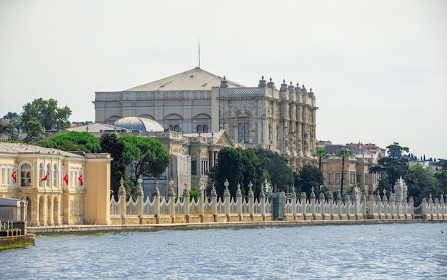 Aterro de Dolmabahce em Istambul, Turquia