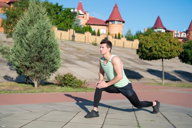 Athletentraining an sonnigen Sommertagen im Freien