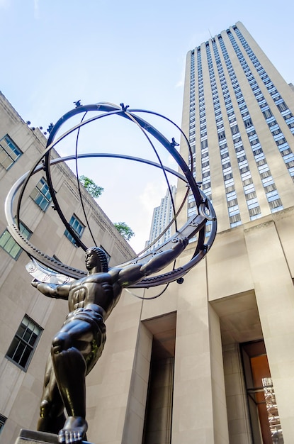 Atlas estatua en frente del Rockefeller Center de Nueva York, EE.UU.