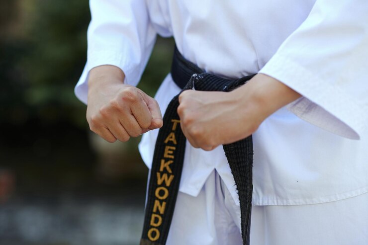 Foto atleta de taekwondo com cintura preta
