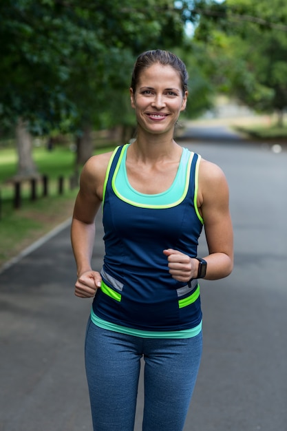 Atleta feminina de maratona em execução