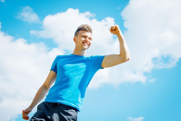 Atleta joven y divertido