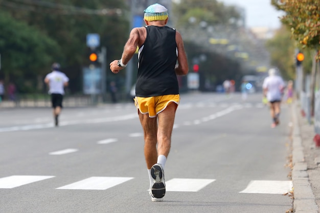 Atleta mais velho corre uma maratona