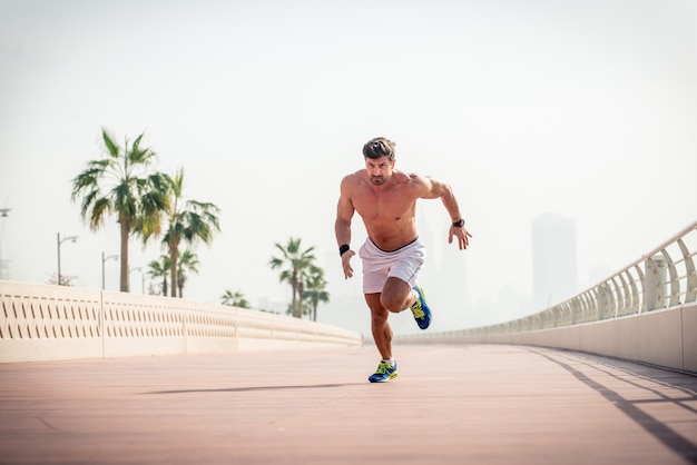 Foto atleta treinando ao ar livre