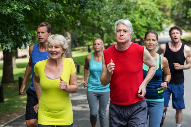 Atletas de maratona correndo