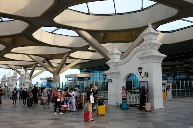 Atmosphäre des internationalen Flughafens Yogyakarta Moderner Flughafen in Yogya Indonesien 7. November 2022