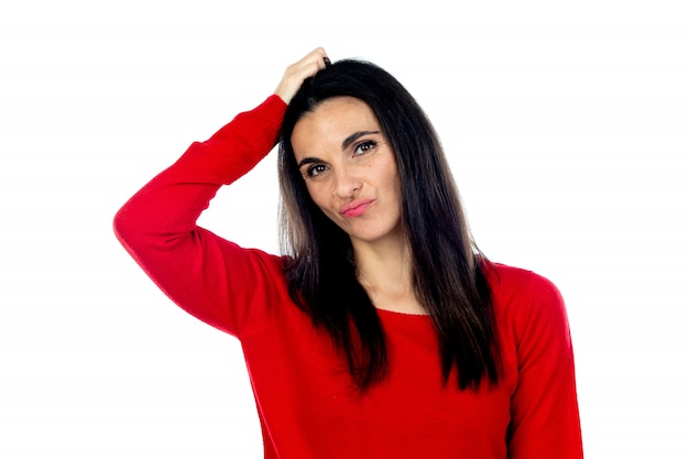 Atractiva mujer madura con sudadera roja