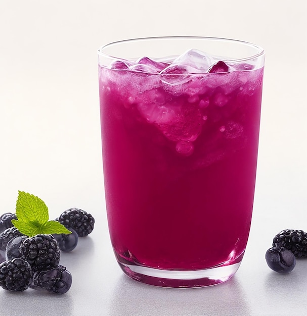 Atractivo refresco de frutas en un vaso.