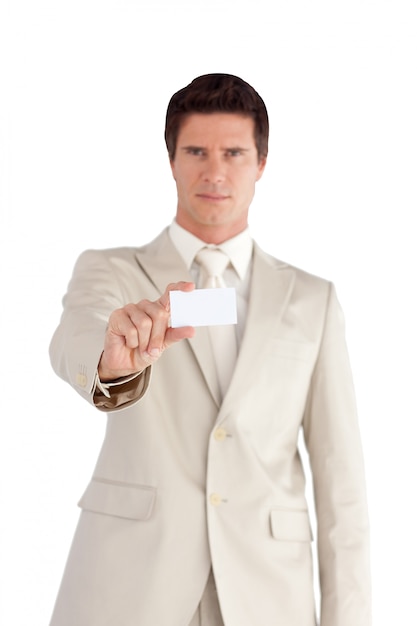 Atraente, homem negócios, com, um, branca, cartão