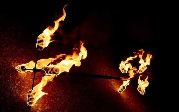 El atributo del ardiente espectáculo son las quemaduras en la pista. Foto de alta calidad