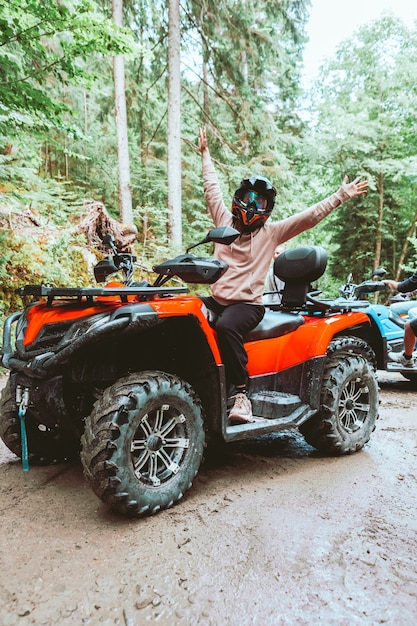 Atv ride viaje extremo concepto de carretera