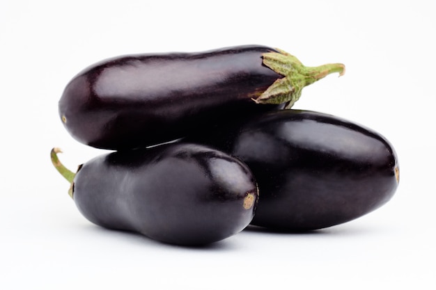 Aubergine lokalisiert auf weißem Hintergrund