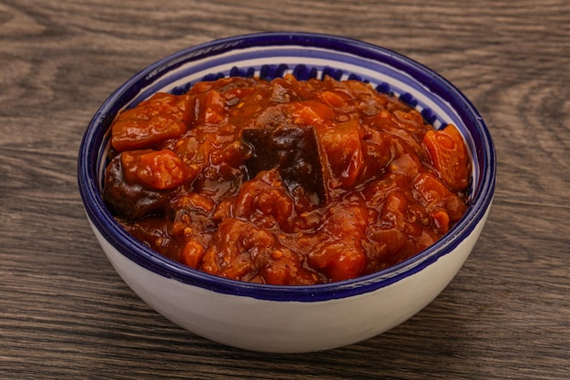 Auberginenbraten mit Tomaten und Kräutern