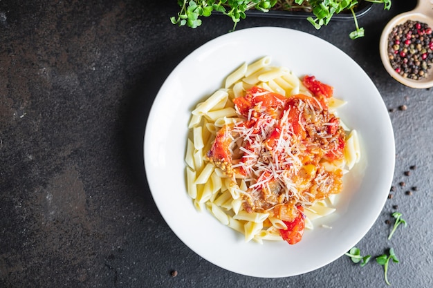 Auberginennudeln mit Käse bestreuen Tomatensauce Pasta alla Norma Gemüse