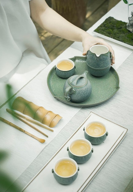 Auch das Trinken von Tee an einem ruhigen Ort kann helfen, den Körper ins Gleichgewicht zu bringen. Ausgewogener Umgang mit der Gesundheit