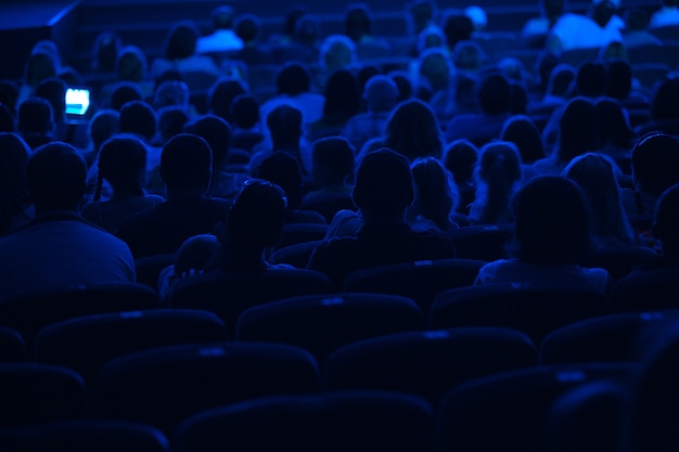 Audiencia en el cine. Silueta.