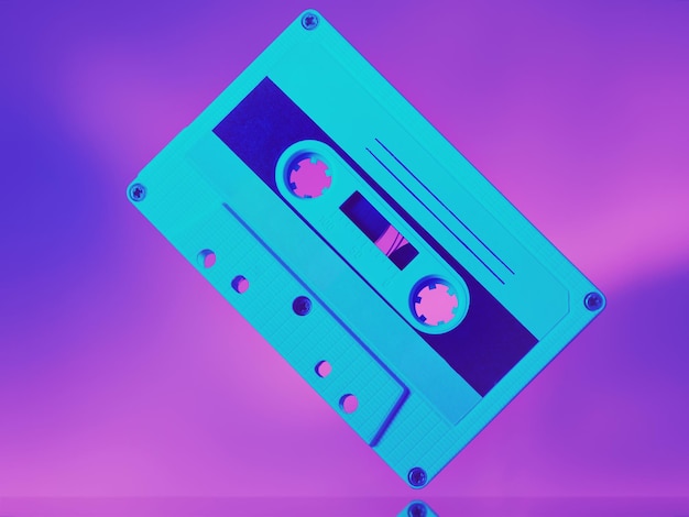 Audiokassette im Neonlicht