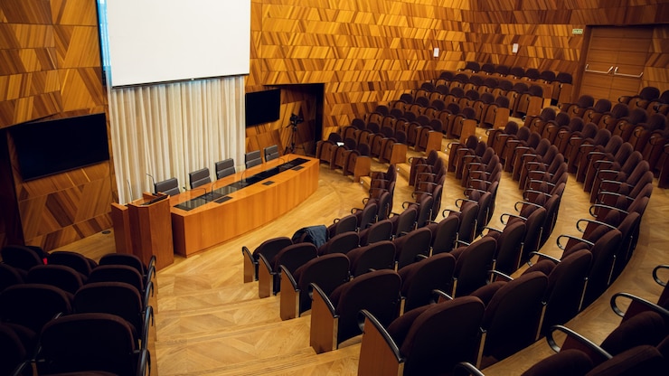 Foto auditório ou teatro vazio