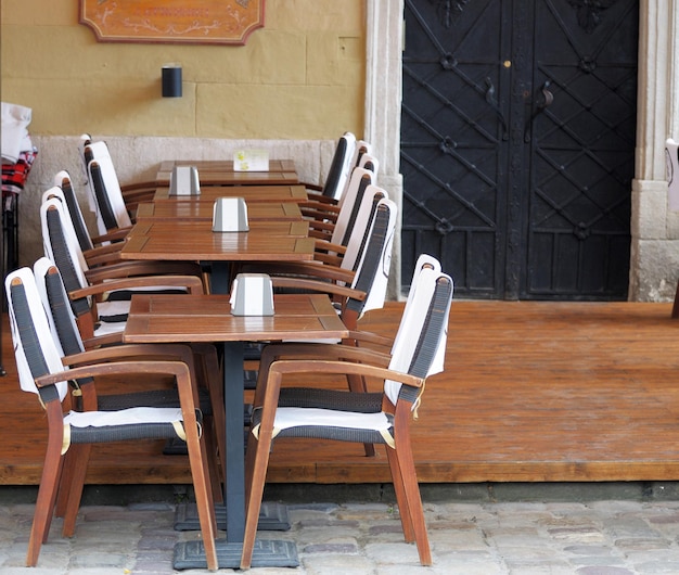 Auf der Terrasse in einem lauschigen Restaurant