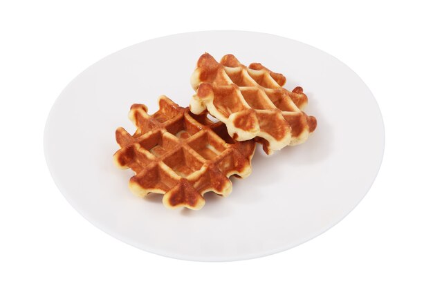 Auf einem weißen Teller sind zwei belgische Waffeln, isoliertes Bild auf weißem Hintergrund, kein Körper.